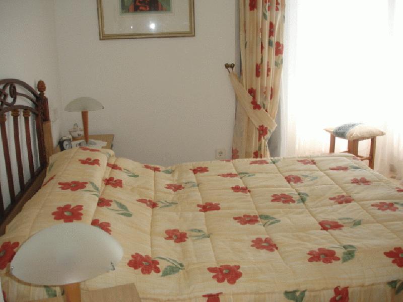 bedroom_large